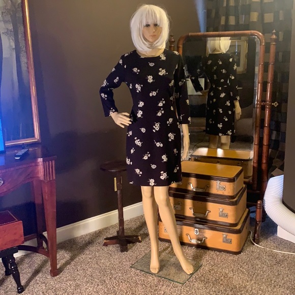 Dresses & Skirts - NWT BLACK FLORAL DRESS